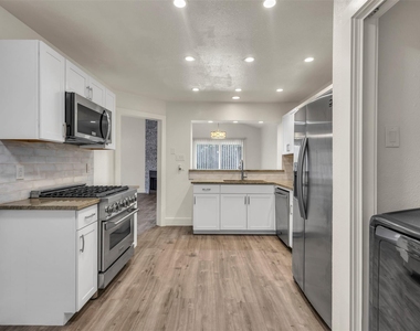 12312 Yarmont Way - Photo Thumbnail 6