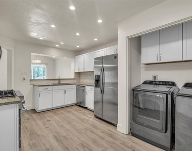 12312 Yarmont Way - Photo Thumbnail 7