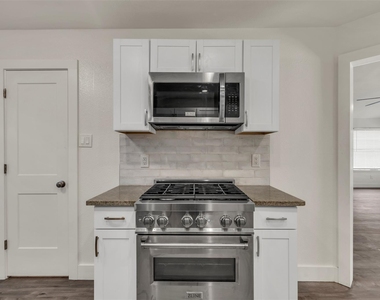 12312 Yarmont Way - Photo Thumbnail 9
