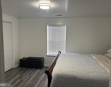 811 Falls Lake Drive - Photo Thumbnail 3