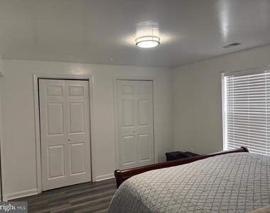 811 Falls Lake Drive - Photo Thumbnail 5