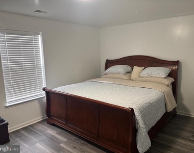 811 Falls Lake Drive - Photo Thumbnail 4