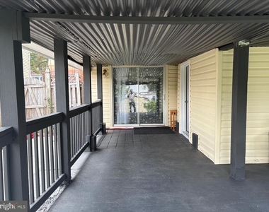 811 Falls Lake Drive - Photo Thumbnail 13
