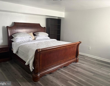 811 Falls Lake Drive - Photo Thumbnail 2