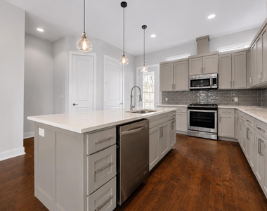 7104 Blessing Ave - Photo Thumbnail 6