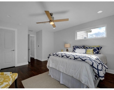 7104 Blessing Ave - Photo Thumbnail 9
