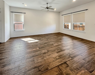1245 Westborough Ln - Photo Thumbnail 5