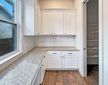 1245 Westborough Ln - Photo Thumbnail 13