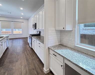1245 Westborough Ln - Photo Thumbnail 11