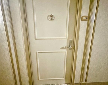 7401 Westlake Terrace - Photo Thumbnail 10