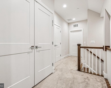 10340 Grosvenor Place - Photo Thumbnail 19