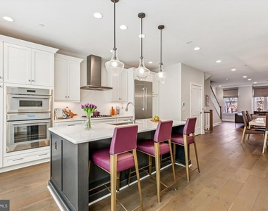 10340 Grosvenor Place - Photo Thumbnail 10