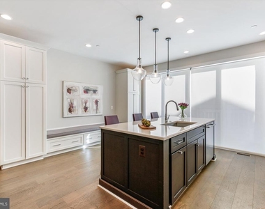 10340 Grosvenor Place - Photo Thumbnail 11