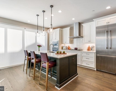 10340 Grosvenor Place - Photo Thumbnail 14