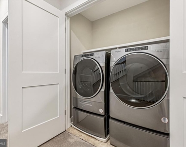 10340 Grosvenor Place - Photo Thumbnail 24