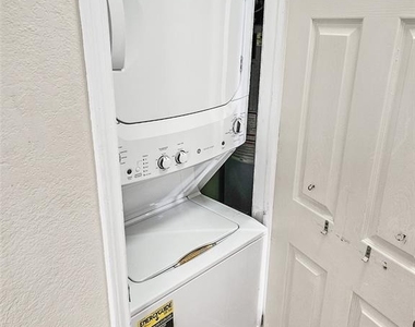 2706 Salado St - Photo Thumbnail 6