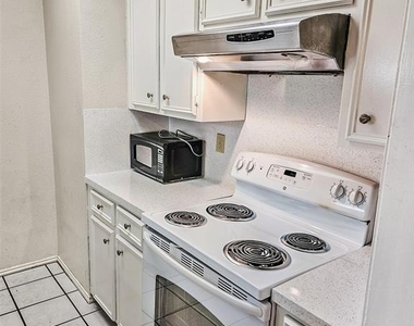 2706 Salado St - Photo Thumbnail 2
