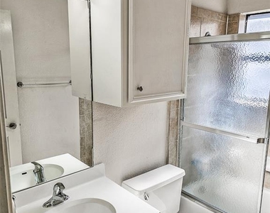 2706 Salado St - Photo Thumbnail 7