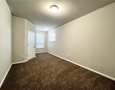 3240 E Whitestone Blvd - Photo Thumbnail 10