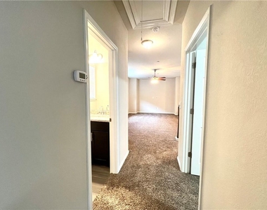 3240 E Whitestone Blvd - Photo Thumbnail 14