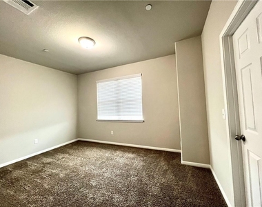 3240 E Whitestone Blvd - Photo Thumbnail 13