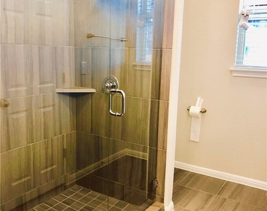 3240 E Whitestone Blvd - Photo Thumbnail 7