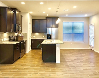 3240 E Whitestone Blvd - Photo Thumbnail 3