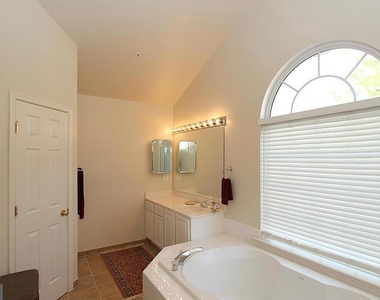 537 Longhorn Crescent - Photo Thumbnail 6