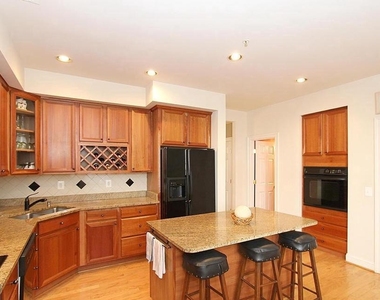 537 Longhorn Crescent - Photo Thumbnail 2