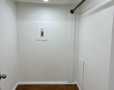 7572 Spring Lake Drive - Photo Thumbnail 6