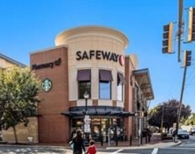 7111 Woodmont Avenue - Photo Thumbnail 17