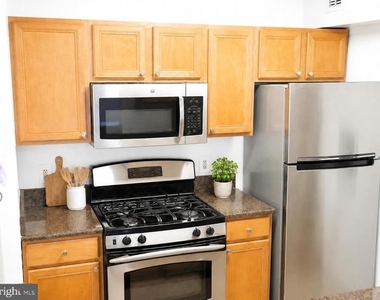 7111 Woodmont Avenue - Photo Thumbnail 5
