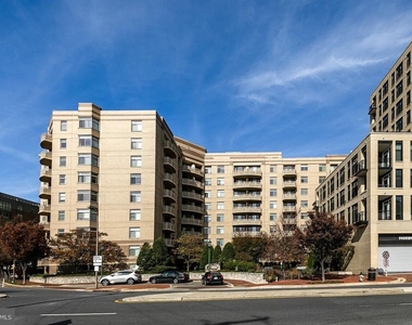 7111 Woodmont Avenue - Photo Thumbnail 12