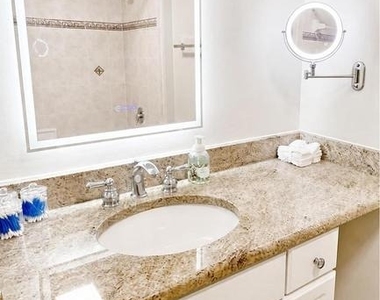 7111 Woodmont Avenue - Photo Thumbnail 6