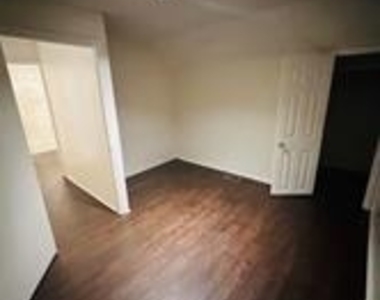 2401 Leon St - Photo Thumbnail 13