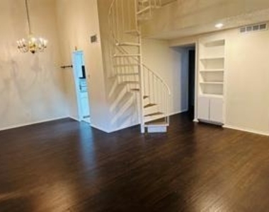 2401 Leon St - Photo Thumbnail 6