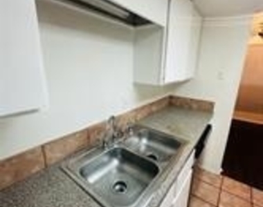 2401 Leon St - Photo Thumbnail 3