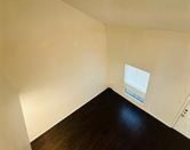 2401 Leon St - Photo Thumbnail 10