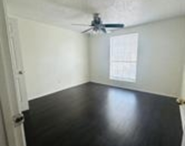 2401 Leon St - Photo Thumbnail 17