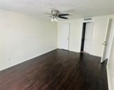 2401 Leon St - Photo Thumbnail 15