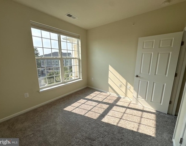 3825 Doc Berlin Drive - Photo Thumbnail 5