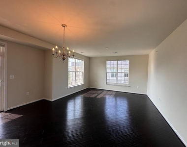 3825 Doc Berlin Drive - Photo Thumbnail 10