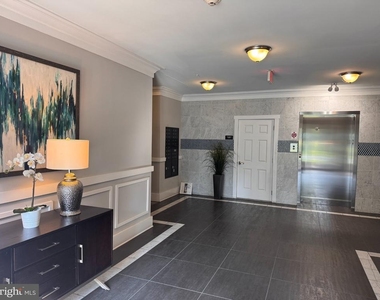 3825 Doc Berlin Drive - Photo Thumbnail 2