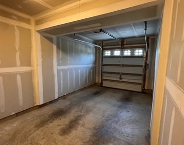 3825 Doc Berlin Drive - Photo Thumbnail 13