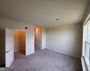 3825 Doc Berlin Drive - Photo Thumbnail 9