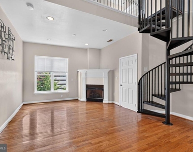 501 Hungerford Drive - Photo Thumbnail 8