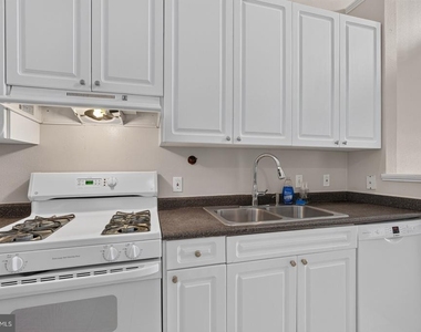 501 Hungerford Drive - Photo Thumbnail 12
