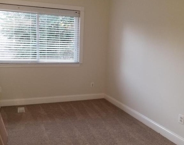 9516 Tippett Lane - Photo Thumbnail 11
