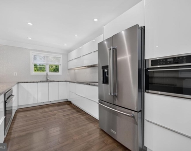 1604 Martha Terrace - Photo Thumbnail 3
