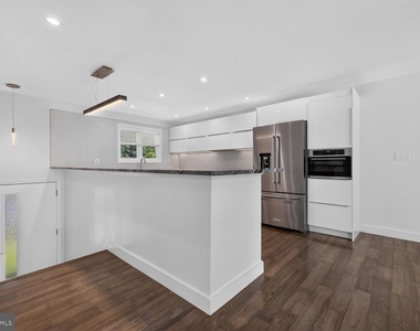 1604 Martha Terrace - Photo Thumbnail 5
